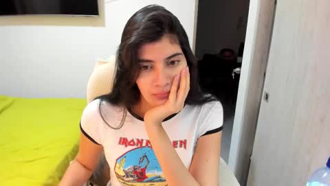 independent model online show from November 1, 2:01 am