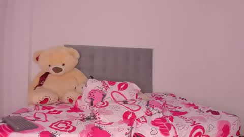 Snapshot of nahomi_miller_ chatting on January 9, 3:58 am Laura online show from January 9, 3:58 am