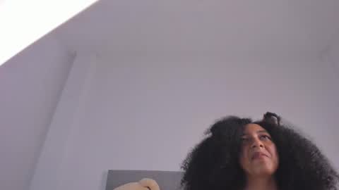 Snapshot of nahomi_miller_ chatting on December 23, 11:49 pm Laura online show from December 23, 11:49 pm