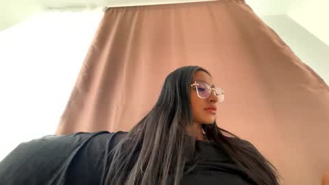 Nahomy  online show from January 11, 9:21 pm