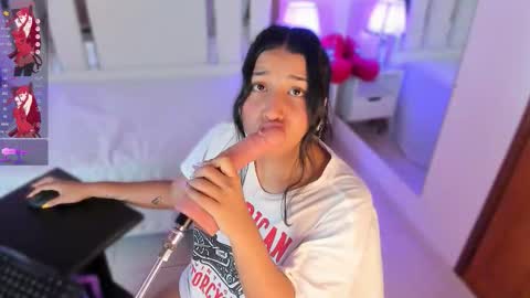 Nahomy Roberts online show from October 15, 2:40 pm