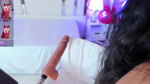 Nahomy Roberts online show from October 13, 1:24 pm