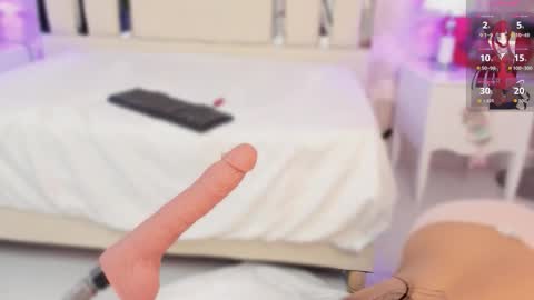 Nahomy Roberts online show from December 4, 12:38 pm