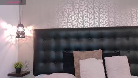 naiaramasson_ online show from December 1, 12:14 pm