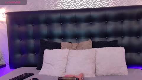 naiaramasson_ online show from January 9, 5:40 pm