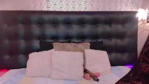 naiaramasson_ online show from February 3, 12:31 pm