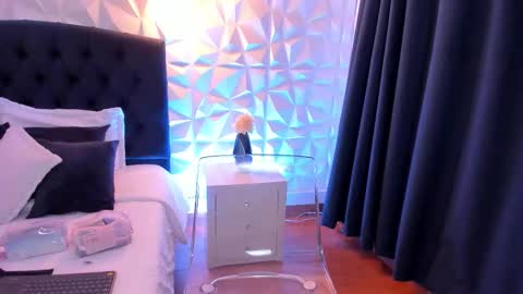 Snapshot of nairea_beaumont chatting on September 24, 5:03 am nairea_beaumont online show from September 24, 5:03 am