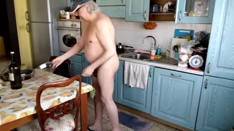 Snapshot of nakednudist72 chatting on January 25, 12:58 pm Naked Naturist online show from January 25, 12:58 pm