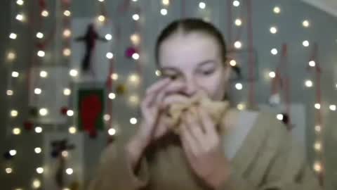 Nana online show from November 4, 9:32 am