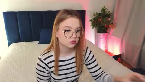 Snapshot of nanami_v02 chatting on September 19, 9:02 am Maeve online show from September 19, 9:02 am
