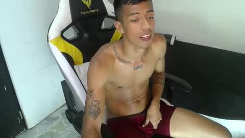Snapshot of nando_col chatting on October 12, 3:59 pm nando_col online show from October 12, 3:59 pm
