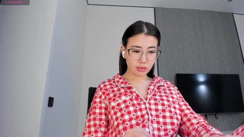 Snapshot of naomi_52 chatting on December 19, 8:24 am Naomi online show from December 19, 8:24 am