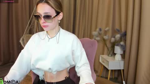 Snapshot of naomi_rias chatting on September 30, 1:27 am Naomi online show from September 30, 1:27 am