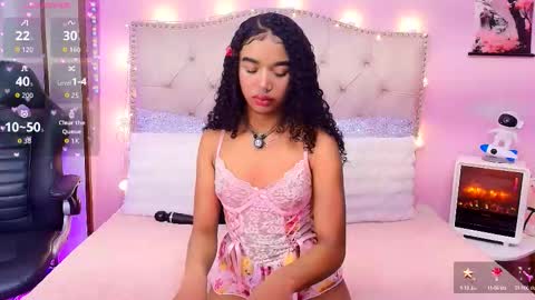 Snapshot of naomi_star8 chatting on October 14, 8:01 pm naomi_star8 online show from October 14, 8:01 pm