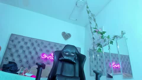 Snapshot of naomi_viper_ chatting on September 15, 11:12 am Naomi online show from September 15, 11:12 am