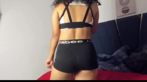 naomi_x0 online show from January 18, 1:31 pm