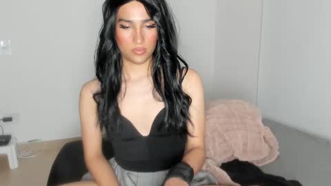 Snapshot of naomimoore chatting on January 14, 5:19 am Naomi Moore online show from January 14, 5:19 am