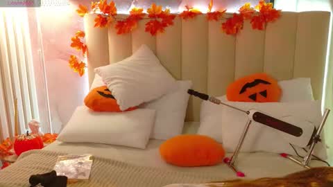 Naomi online show from October 23, 5:31 am