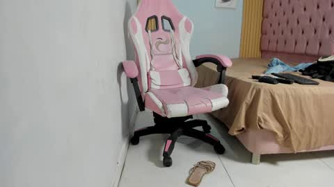 naomis_35 online show from November 5, 8:00 pm