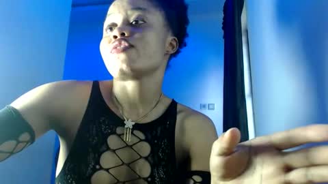 ella online show from November 28, 9:27 am