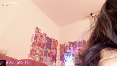 Snapshot of natalie_jaensen chatting on February 21, 2:28 am online show from February 21, 2:28 am
