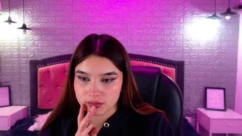 Snapshot of natalie_loffreda chatting on September 15, 2:46 am natalie online show from September 15, 2:46 am