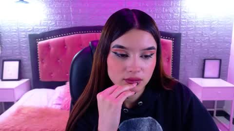 Snapshot of natalie_loffreda chatting on October 8, 3:13 am natalie online show from October 8, 3:13 am