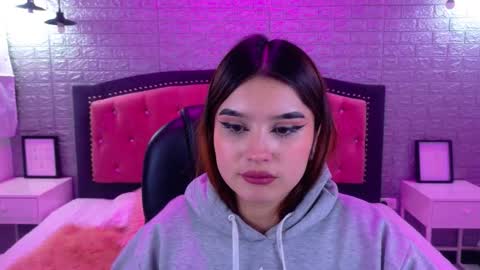 Snapshot of natalie_loffreda chatting on October 13, 7:49 pm natalie online show from October 13, 7:49 pm
