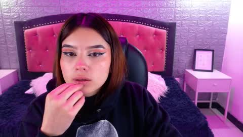 Snapshot of natalie_loffreda chatting on September 10, 2:56 am natalie online show from September 10, 2:56 am