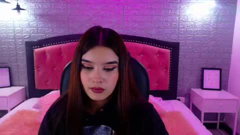 Snapshot of natalie_loffreda chatting on September 17, 2:48 am natalie online show from September 17, 2:48 am