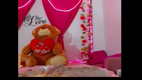 Snapshot of natashakissess chatting on September 13, 5:04 pm NatashaKissess online show from September 13, 5:04 pm