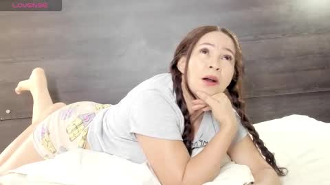 nathalyrae41 online show from October 31, 2:39 pm