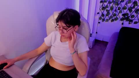 Snapshot of nathalyy_ds chatting on October 12, 9:16 pm nathalyy_ds online show from October 12, 9:16 pm