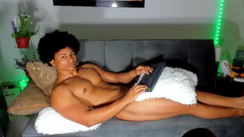 Snapshot of nathan_sexy247 chatting on October 15, 11:22 am Nathan online show from October 15, 11:22 am
