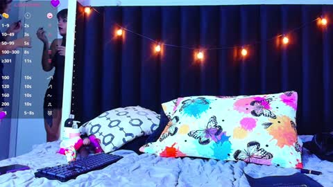 Snapshot of naturaltitss_ chatting on February 5, 7:53 pm Gwen online show from February 5, 7:53 pm