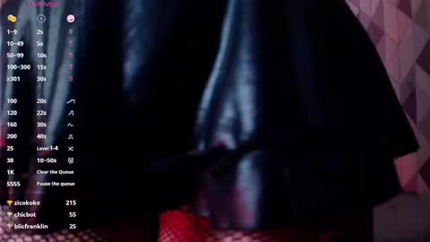 Snapshot of naturaltitss_ chatting on February 25, 11:04 pm Gwen online show from February 25, 11:04 pm