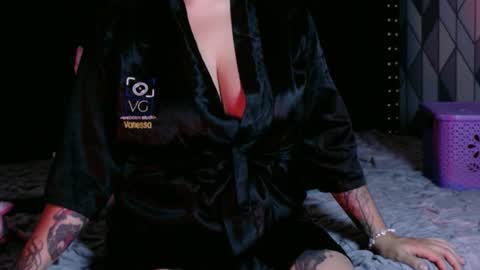 Snapshot of naturaltitss_ chatting on September 29, 7:35 pm Gwen online show from September 29, 7:35 pm