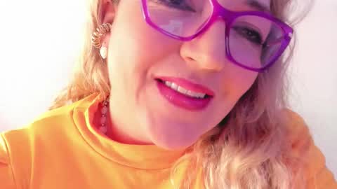 Snapshot of naty__mature_ chatting on October 17, 9:57 am Nataly online show from October 17, 9:57 am