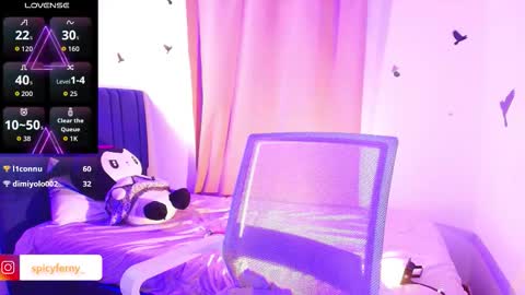 Snapshot of naty_lux19 chatting on October 19, 9:36 am Fernanda online show from October 19, 9:36 am