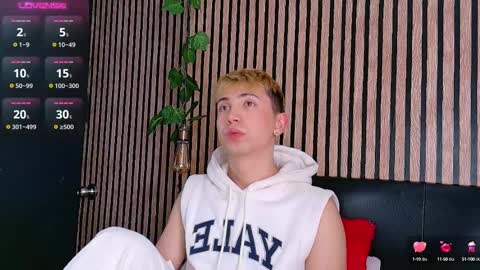 Christopher  Chris online show from March 3, 3:43 pm