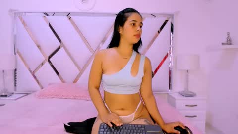Snapshot of naughty__sara chatting on February 11, 11:31 am SARA online show from February 11, 11:31 am