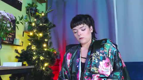 Em  please help me reach 100 thumbs up 3 online show from January 6, 3:54 am