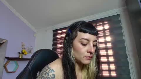 Snapshot of naughty_kittenm chatting on October 2, 11:53 am Kitten online show from October 2, 11:53 am