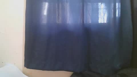 Snapshot of naughty_slender2 chatting on October 12, 11:25 am jn online show from October 12, 11:25 am
