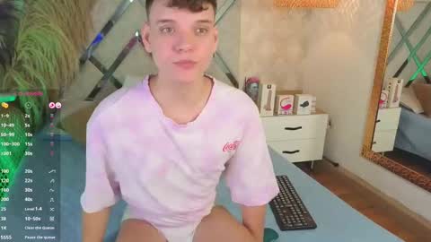 Snapshot of naughty_twink_ chatting on October 8, 4:29 am Noah online show from October 8, 4:29 am