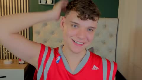 Snapshot of naughty_twink_ chatting on October 2, 6:34 am Noah online show from October 2, 6:34 am