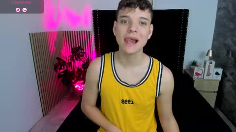 Snapshot of naughty_twink_ chatting on October 14, 11:46 am Noah online show from October 14, 11:46 am