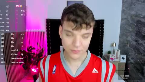 Snapshot of naughty_twink_ chatting on October 19, 11:37 am Noah online show from October 19, 11:37 am