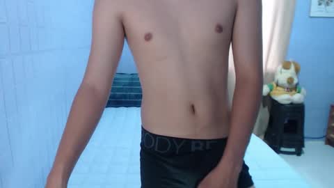 Snapshot of naughtyboytoni chatting on October 16, 1:16 am naughtyboytoni online show from October 16, 1:16 am