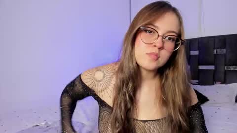 LANAindependent model online show from November 20, 2:21 am